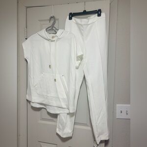 Elie Tahari White Short-Sleeve Hooded Sweatshirt & Joggers Set
